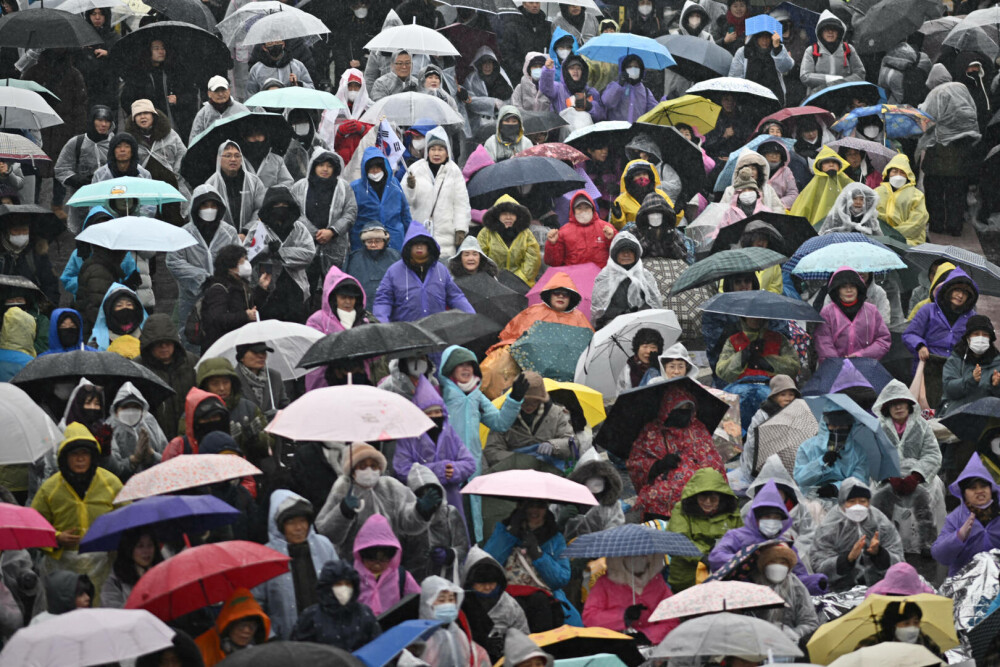 Noi manifestaţii pro şi contra arestării preşedintelui demis sud-coreen Yoon Suk Yeol. FOTO - Imaginea 6