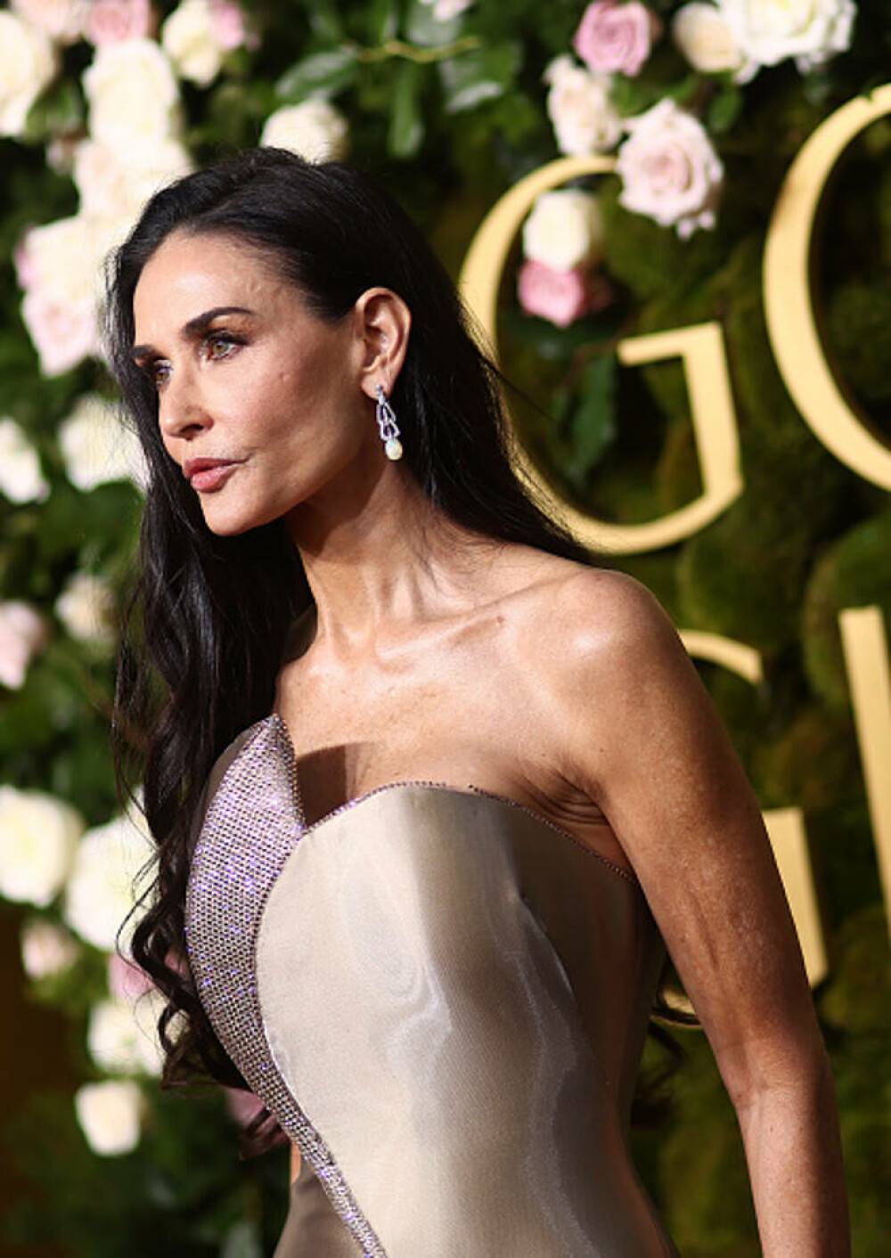 Demi Moore a câștigat primul Glob de Aur, pentru rolul din „The Substance”. Apariție spectaculoasă pe covorul roșu. FOTO - Imaginea 7