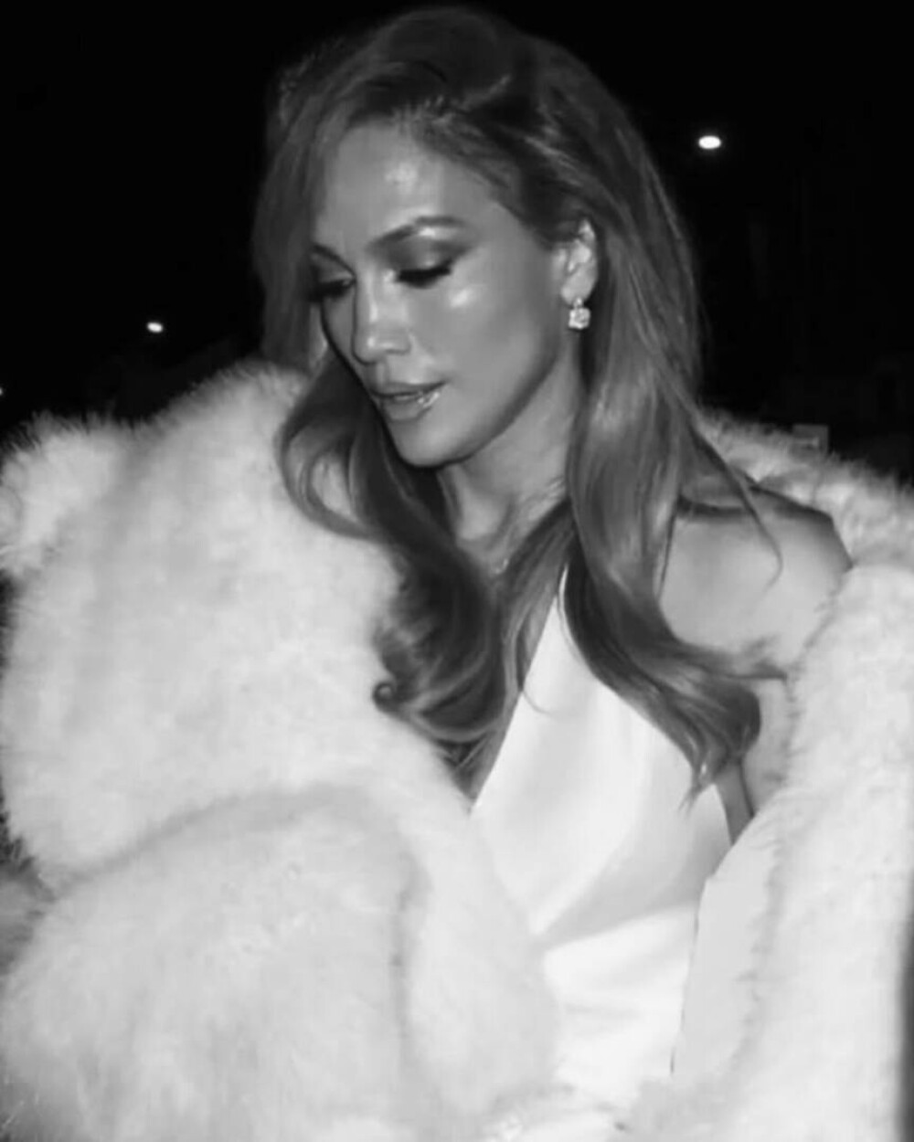 Jennifer Lopez și-a început anul cu o apariție fără cusur. Ce ținută a purtat vedeta în cadrul unui eveniment monden. FOTO - Imaginea 4