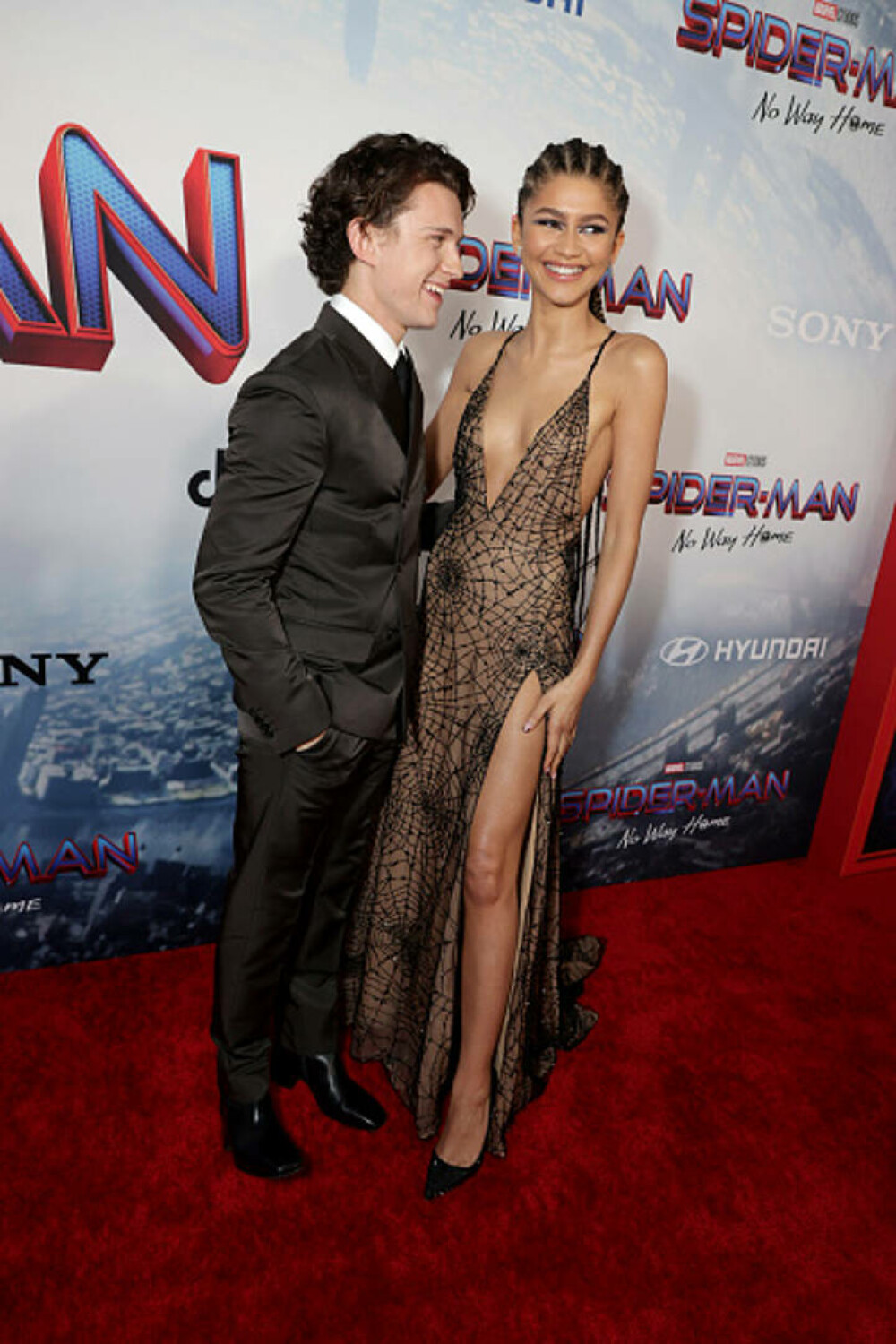 Zendaya şi Tom Holland s-au logodit. Inelul purtat de actriță la Globurile de Aur a devenit viral pe reţelele sociale. FOTO - Imaginea 27