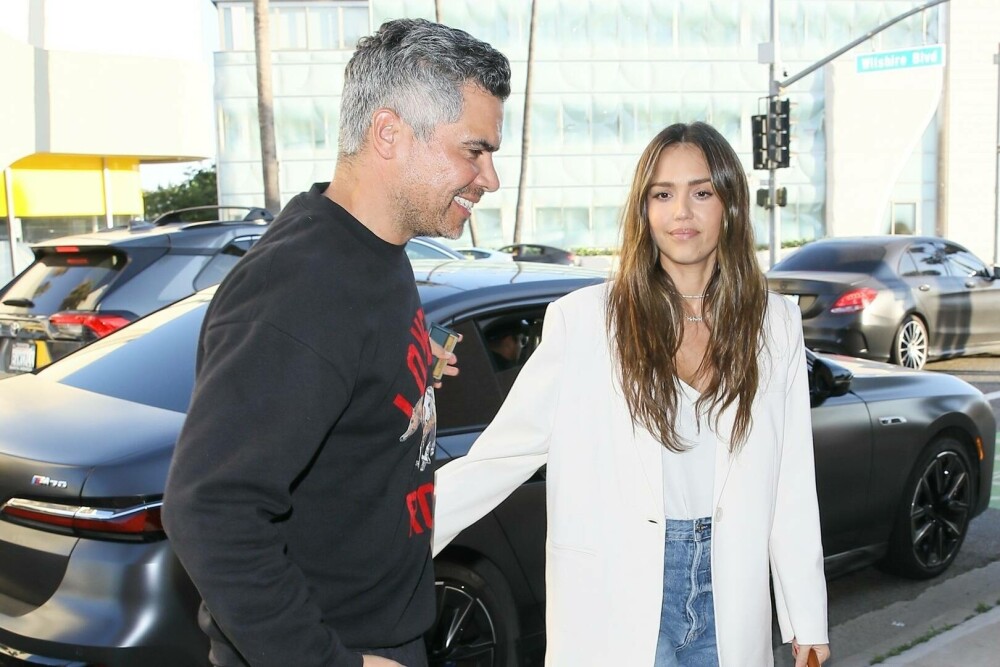 Jessica Alba și soțul ei, Cash Warren, s-au despărțit după 16 ani de căsnicie. GALERIE FOTO - Imaginea 2