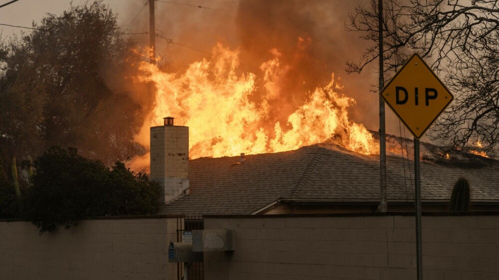 Imagini surprinse din satelit arată efectul devastator al incendiilor din jurul Los Angeles. Haos în zonele rezidențiale - Imaginea 7