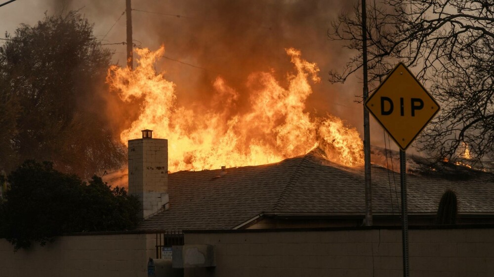 Imagini surprinse din satelit arată efectul devastator al incendiilor din jurul Los Angeles. Haos în zonele rezidențiale - Imaginea 3