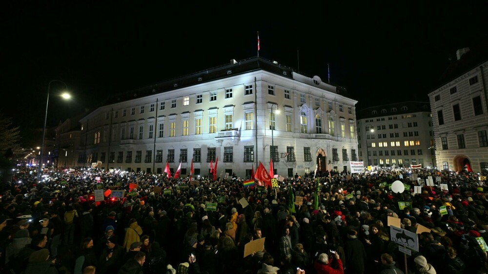 Protest uriaș în Austria. Zeci de mii de oameni au ieșit în stradă: „Nu vrem un cancelar de extremă dreapta”. VIDEO - Imaginea 6