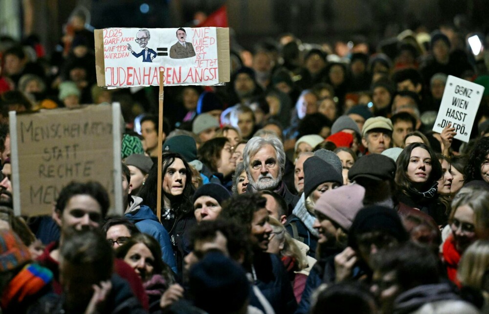 Protest uriaș în Austria. Zeci de mii de oameni au ieșit în stradă: „Nu vrem un cancelar de extremă dreapta”. VIDEO - Imaginea 8