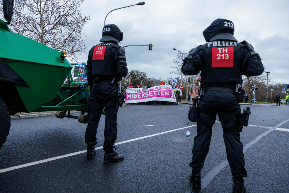 Mii de oameni au ieșit în stradă în Germania. Congresul AfD a fost întârziat. „Nu naziștilor” | FOTO & VIDEO - Imaginea 2