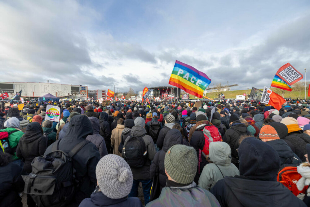 Mii de oameni au ieșit în stradă în Germania. Congresul AfD a fost întârziat. „Nu naziștilor” | FOTO & VIDEO - Imaginea 3