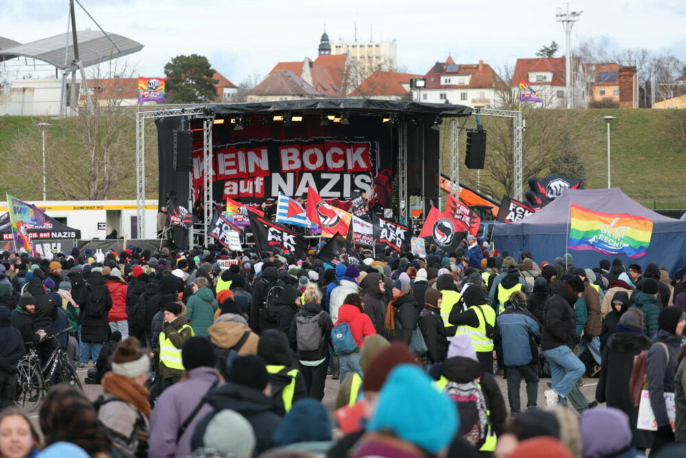 Mii de oameni au ieșit în stradă în Germania. Congresul AfD a fost întârziat. „Nu naziștilor” | FOTO & VIDEO - Imaginea 5