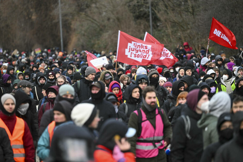 Mii de oameni au ieșit în stradă în Germania. Congresul AfD a fost întârziat. „Nu naziștilor” | FOTO & VIDEO - Imaginea 6