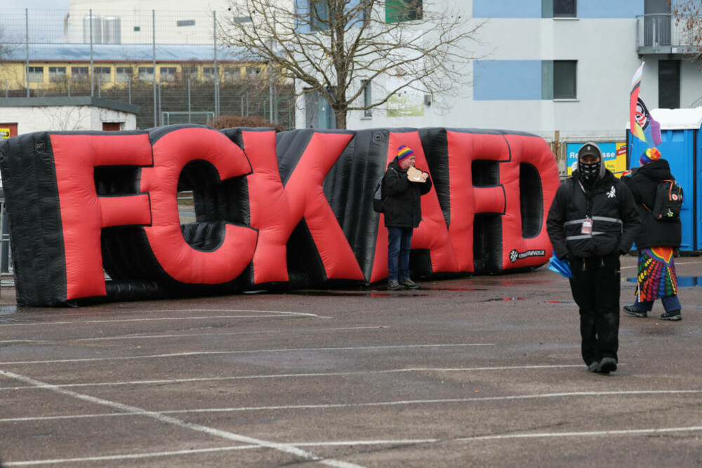 Mii de oameni au ieșit în stradă în Germania. Congresul AfD a fost întârziat. „Nu naziștilor” | FOTO & VIDEO - Imaginea 8