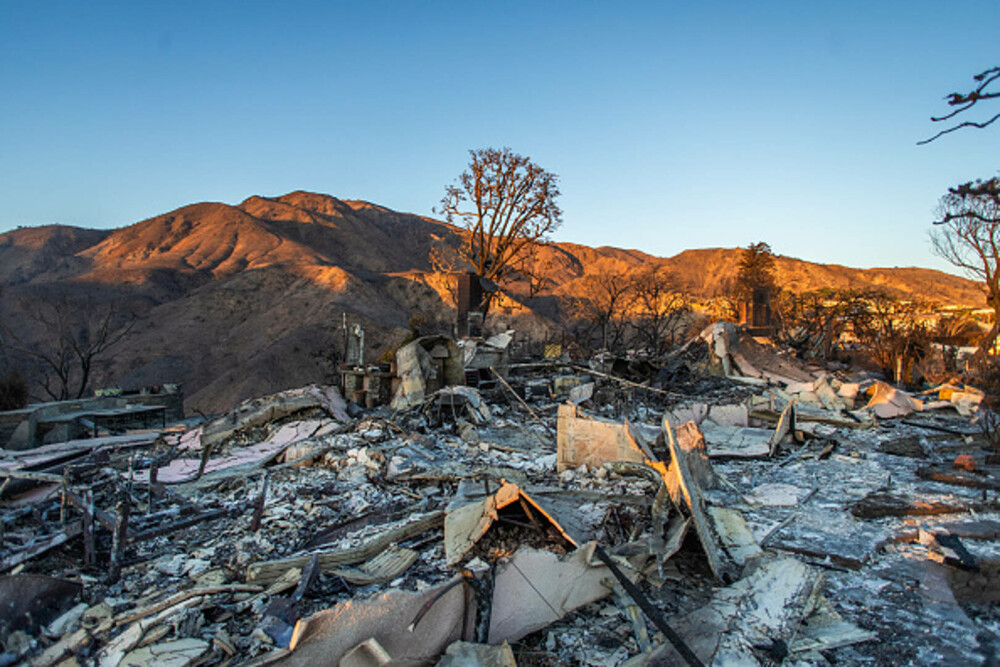 Incendiile din Los Angeles, complet sub control după trei săptămâni. Pagubele sunt estimate la sute de miliarde de dolari - Imaginea 22