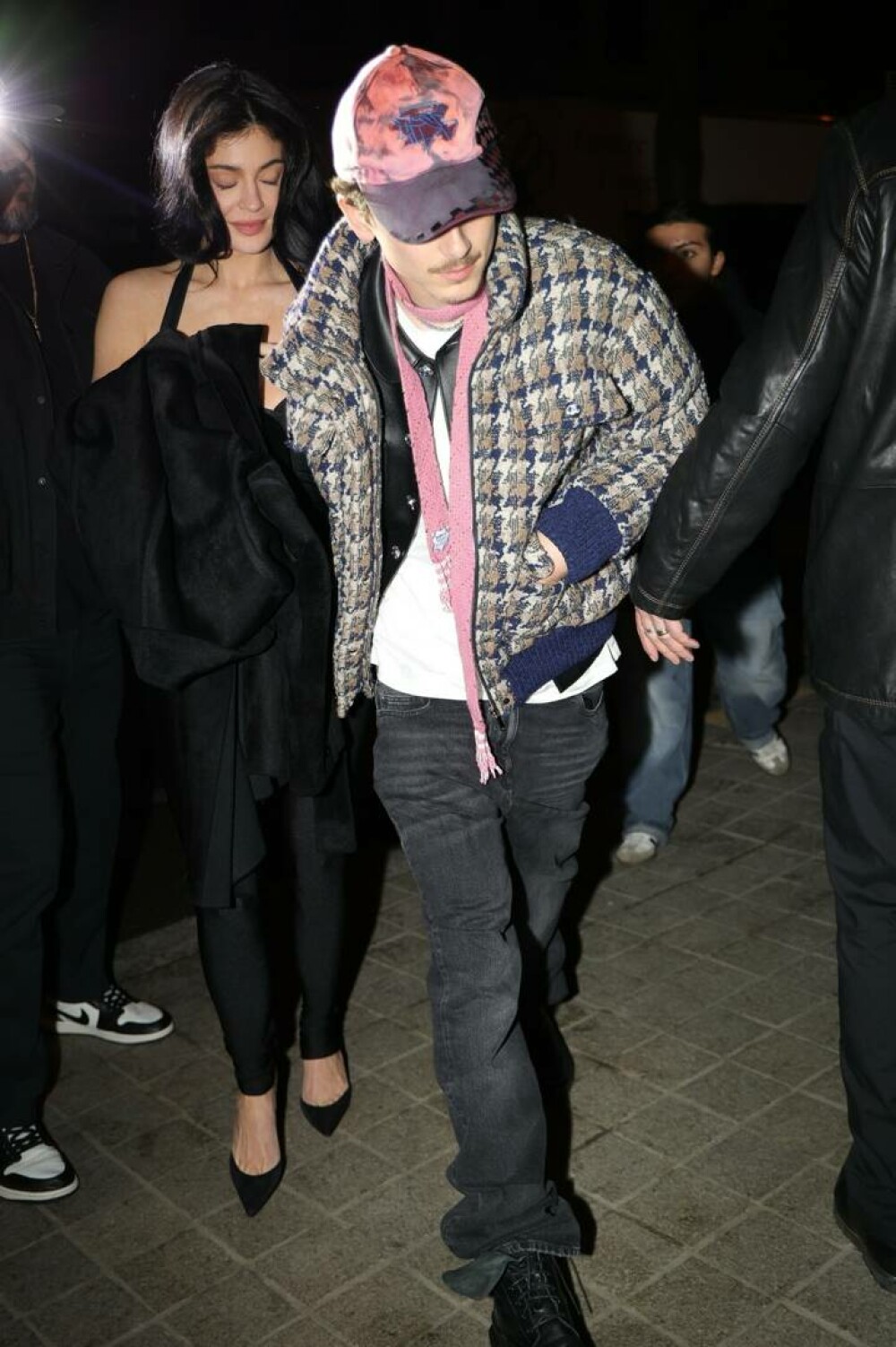 Timothee Chalamet și Kylie Jenner, apariție rară împreună. Ținuta actorului a devenit virală pe rețelele sociale. FOTO - Imaginea 2