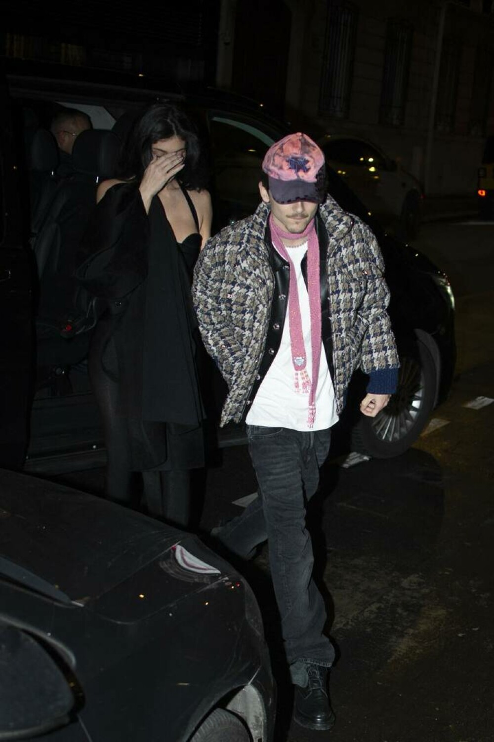 Timothee Chalamet și Kylie Jenner, apariție rară împreună. Ținuta actorului a devenit virală pe rețelele sociale. FOTO - Imaginea 4
