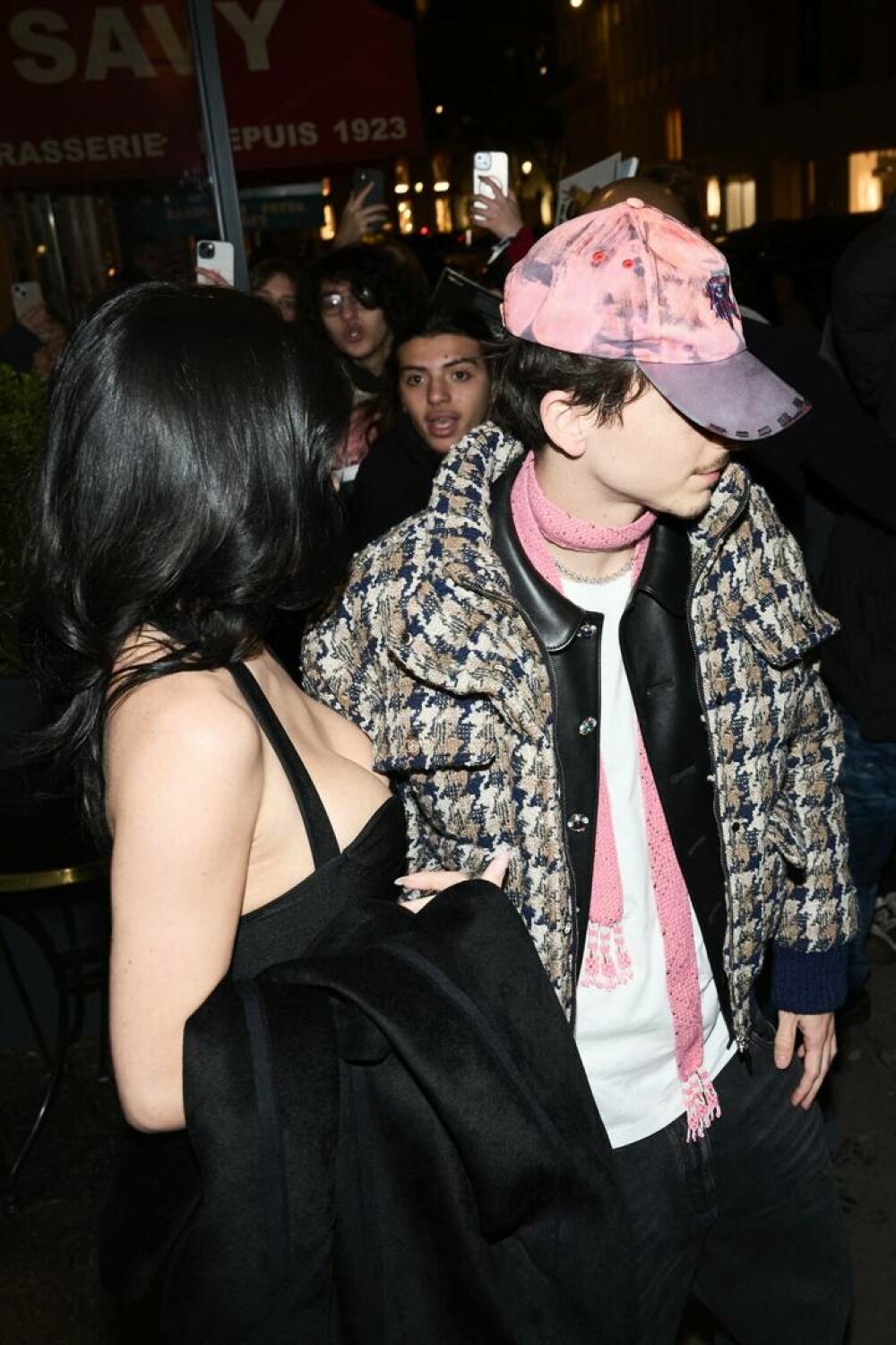 Timothee Chalamet și Kylie Jenner, apariție rară împreună. Ținuta actorului a devenit virală pe rețelele sociale. FOTO - Imaginea 7