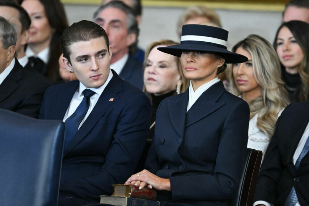 Ce ținută a ales Melania Trump pentru Ziua Învestirii. De ce și-a acoperit jumătate de față | GALERIE FOTO - Imaginea 14