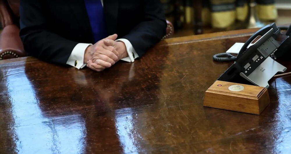 Donald Trump și-a instalat pe biroul de la Casa Alba ”butonul Cola dietetică”. ”Toată lumea devine nervoasă când îl apăs” - Imaginea 2