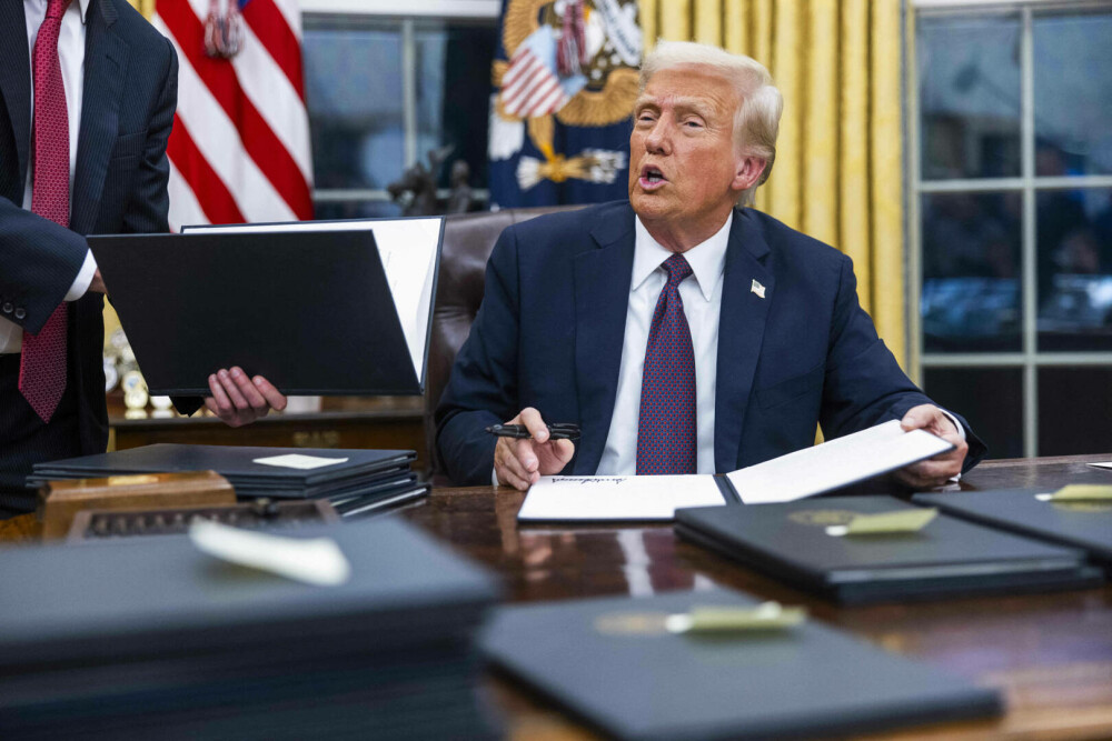 Donald Trump și-a instalat pe biroul de la Casa Alba ”butonul Cola dietetică”. ”Toată lumea devine nervoasă când îl apăs” - Imaginea 5