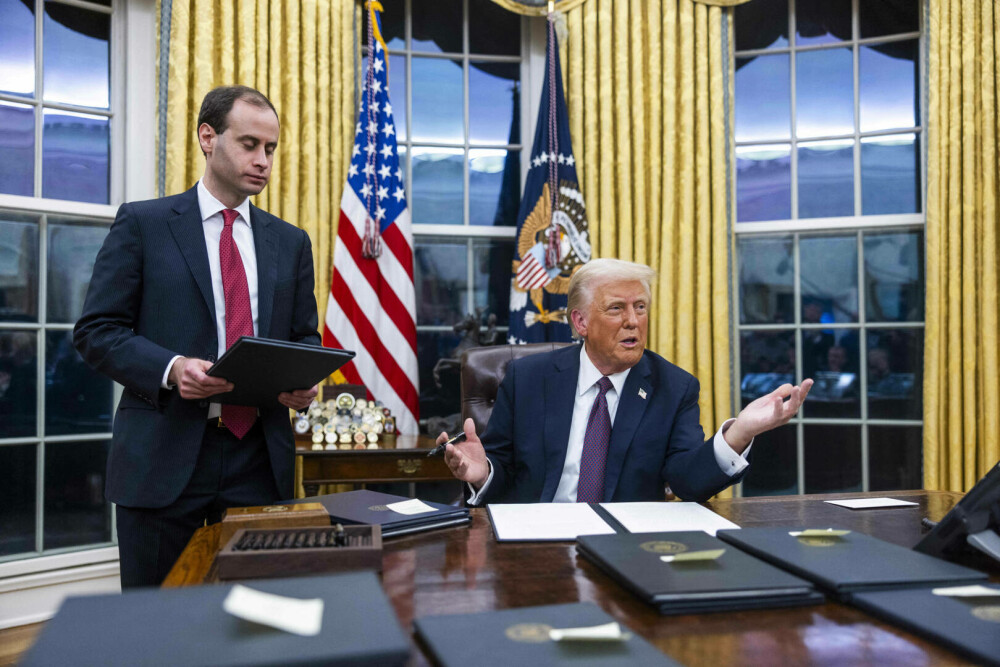 Donald Trump și-a instalat pe biroul de la Casa Alba ”butonul Cola dietetică”. ”Toată lumea devine nervoasă când îl apăs” - Imaginea 10