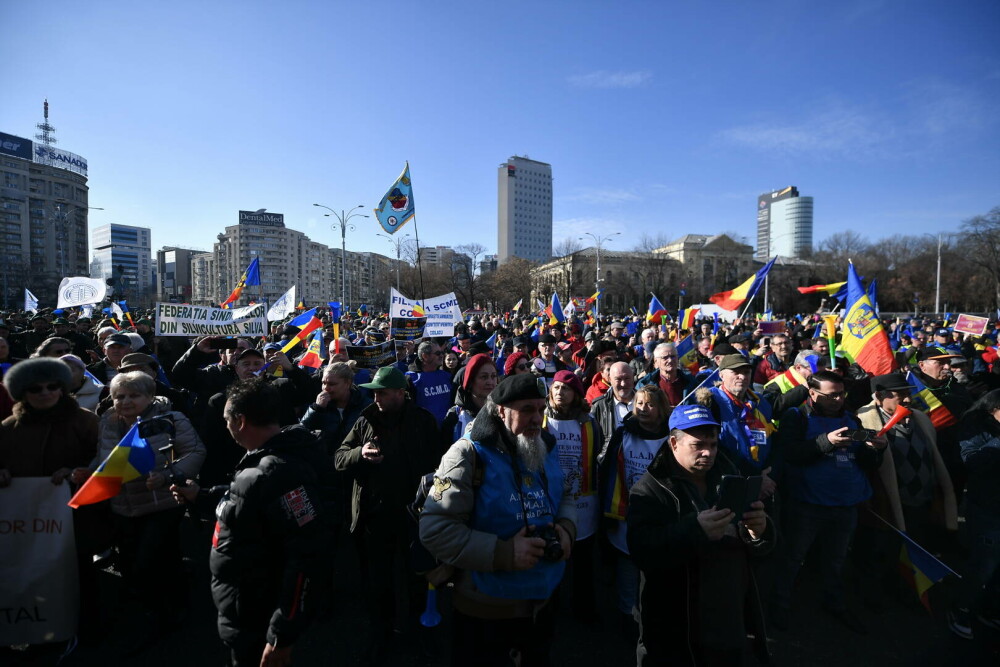 Ceferiști, militari, polițiști, mineri, pădurari și siderurgiști protestează la Guvern împotriva ordonanței „trenuleț” - Imaginea 6