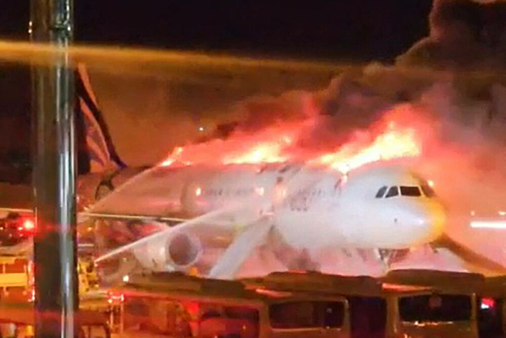 176 de persoane au fost evacuate după ce un avion a fost cuprins de flăcări pe pistă, în Coreea de Sud. FOTO & VIDEO - Imaginea 1