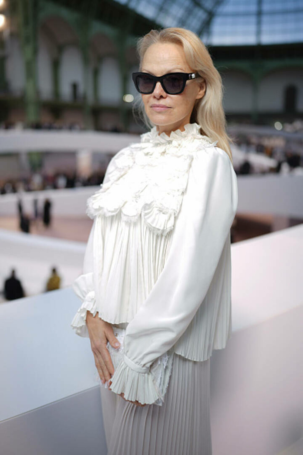 Pamela Anderson, apariție spectaculoasă la Paris Fashion Week. Actrița promovează frumusețea naturală. GALERIE FOTO - Imaginea 1