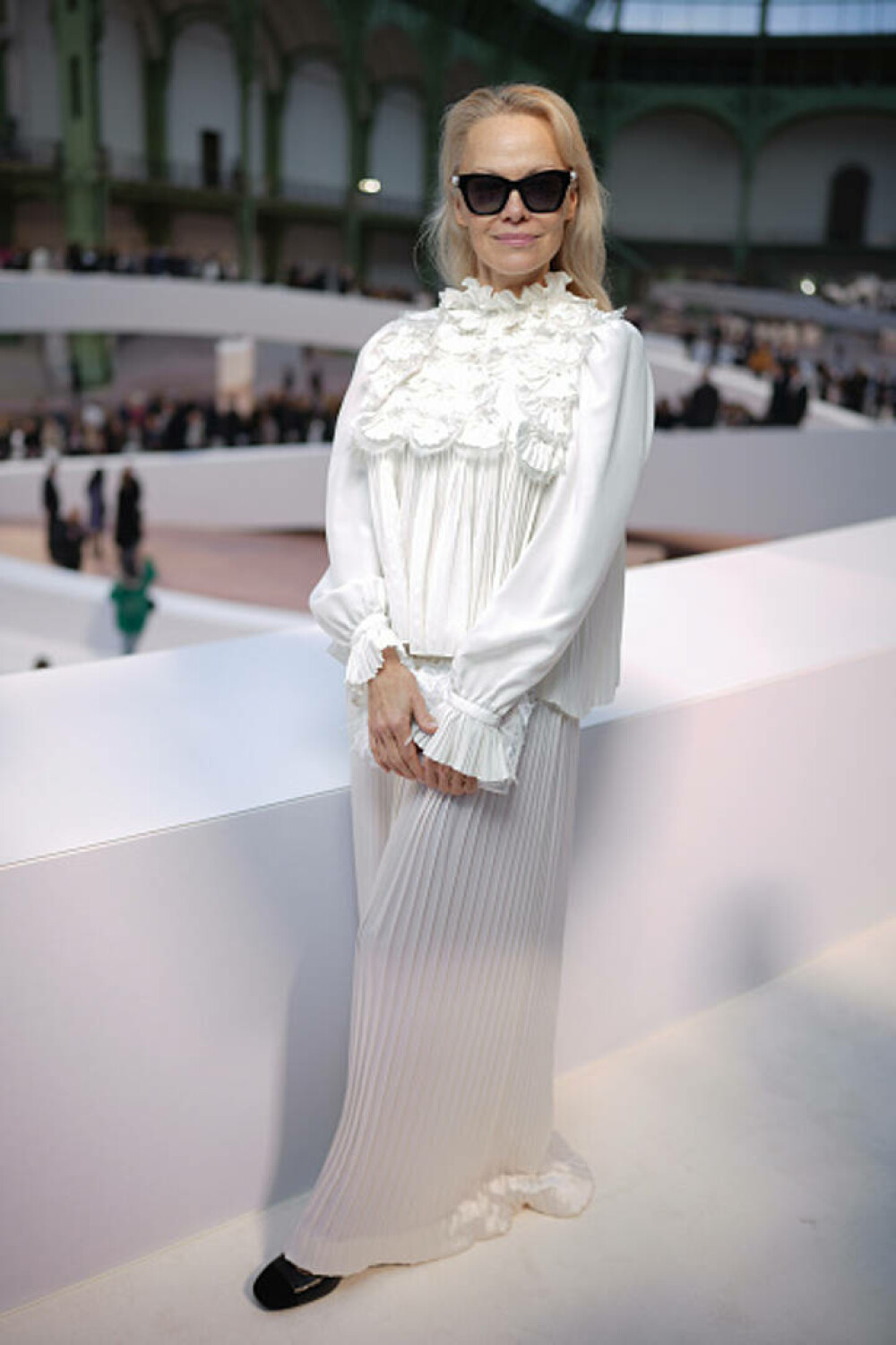 Pamela Anderson, apariție spectaculoasă la Paris Fashion Week. Actrița promovează frumusețea naturală. GALERIE FOTO - Imaginea 2