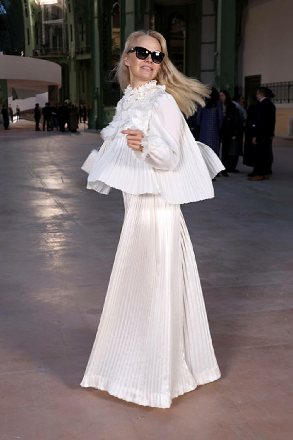 Pamela Anderson, apariție spectaculoasă la Paris Fashion Week. Actrița promovează frumusețea naturală. GALERIE FOTO - Imaginea 5