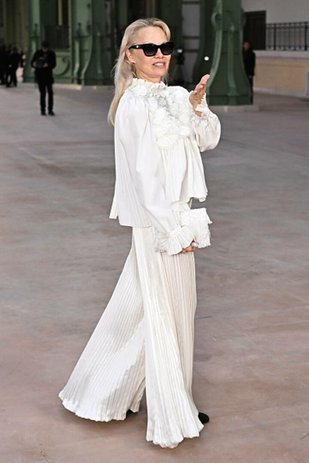 Pamela Anderson, apariție spectaculoasă la Paris Fashion Week. Actrița promovează frumusețea naturală. GALERIE FOTO - Imaginea 7