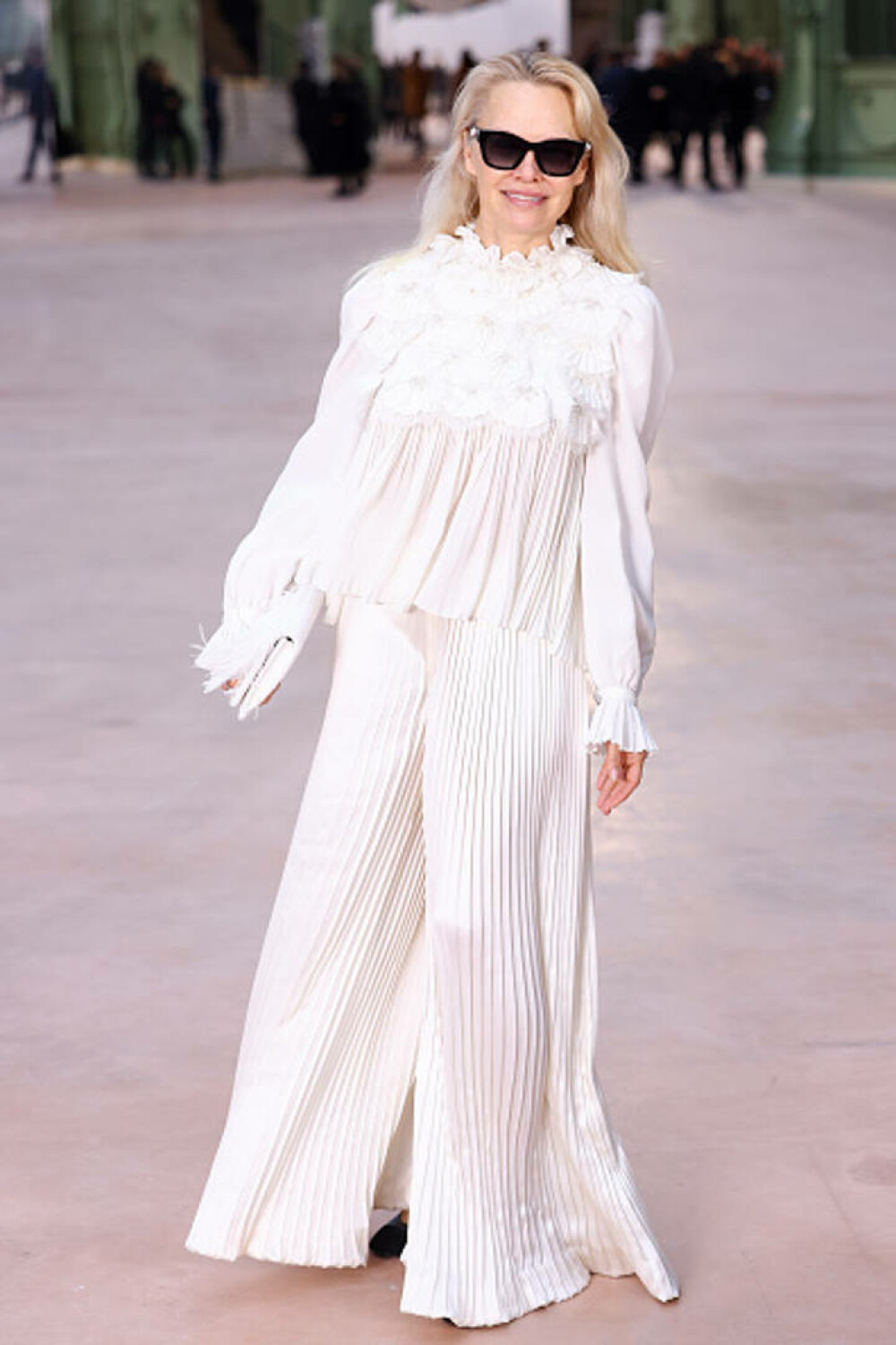 Pamela Anderson, apariție spectaculoasă la Paris Fashion Week. Actrița promovează frumusețea naturală. GALERIE FOTO - Imaginea 12