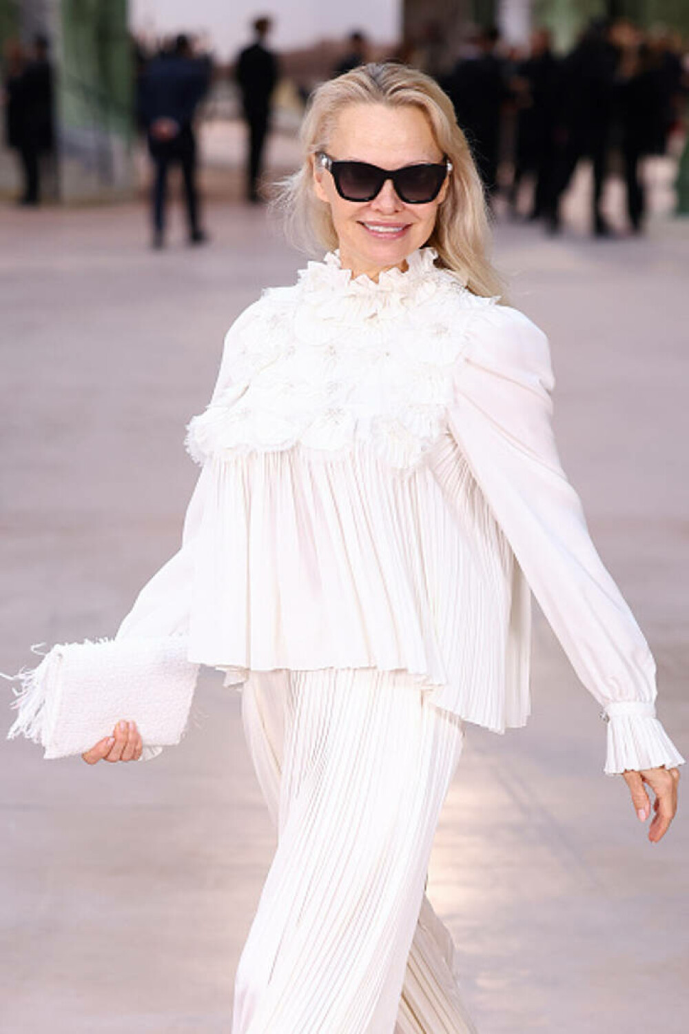Pamela Anderson, apariție spectaculoasă la Paris Fashion Week. Actrița promovează frumusețea naturală. GALERIE FOTO - Imaginea 13