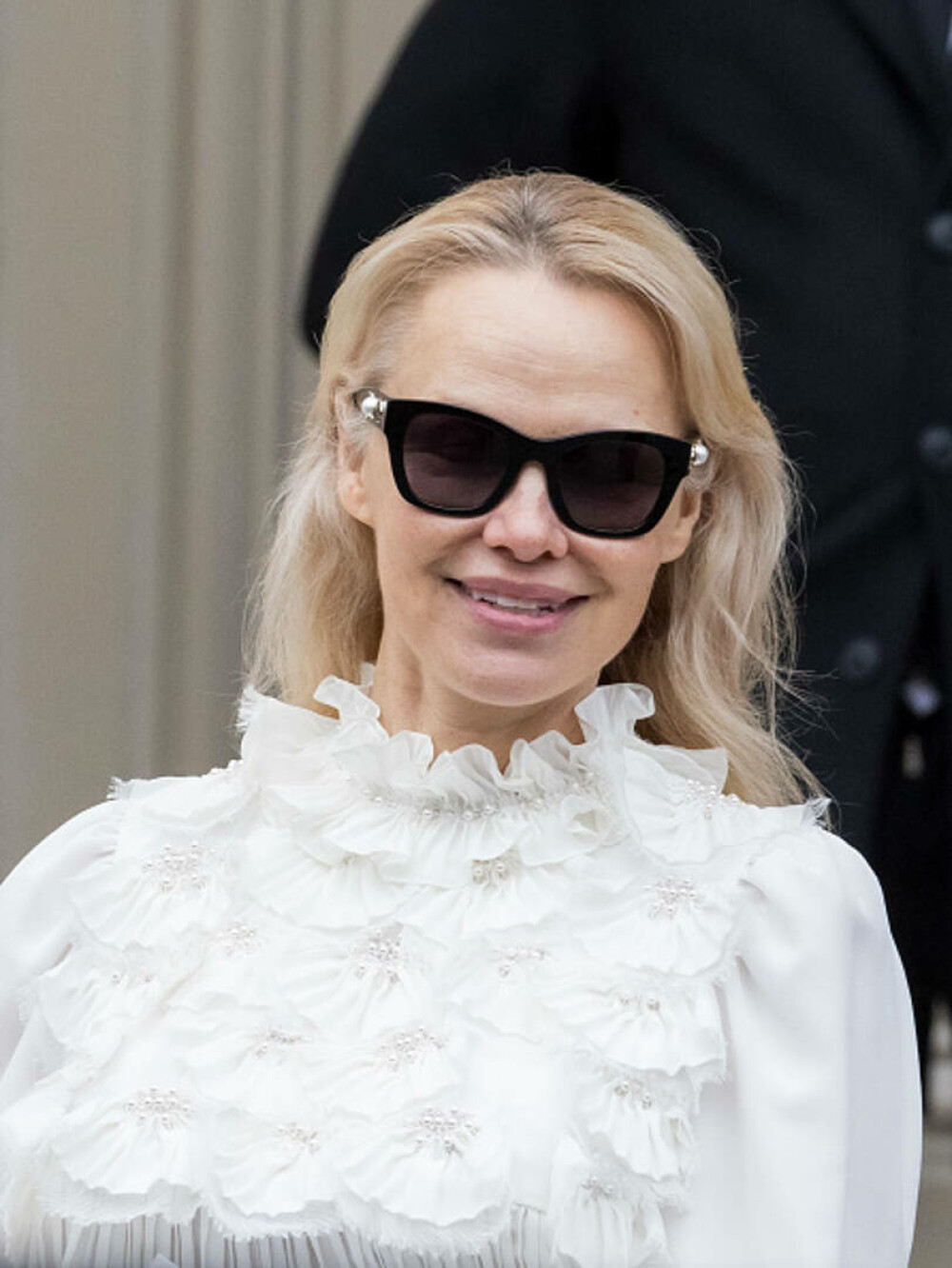 Pamela Anderson, apariție spectaculoasă la Paris Fashion Week. Actrița promovează frumusețea naturală. GALERIE FOTO - Imaginea 15