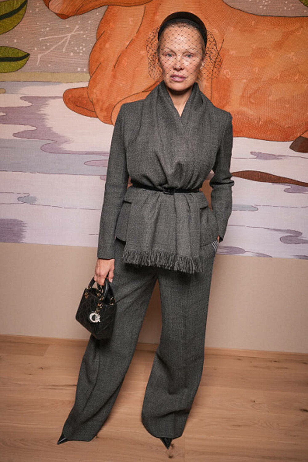 Pamela Anderson, apariție spectaculoasă la Paris Fashion Week. Actrița promovează frumusețea naturală. GALERIE FOTO - Imaginea 19