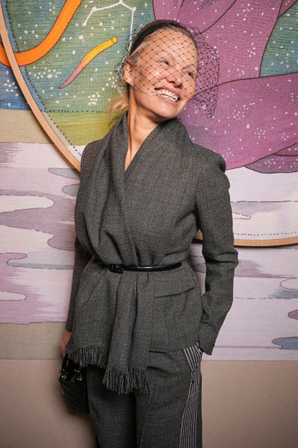 Pamela Anderson, apariție spectaculoasă la Paris Fashion Week. Actrița promovează frumusețea naturală. GALERIE FOTO - Imaginea 21