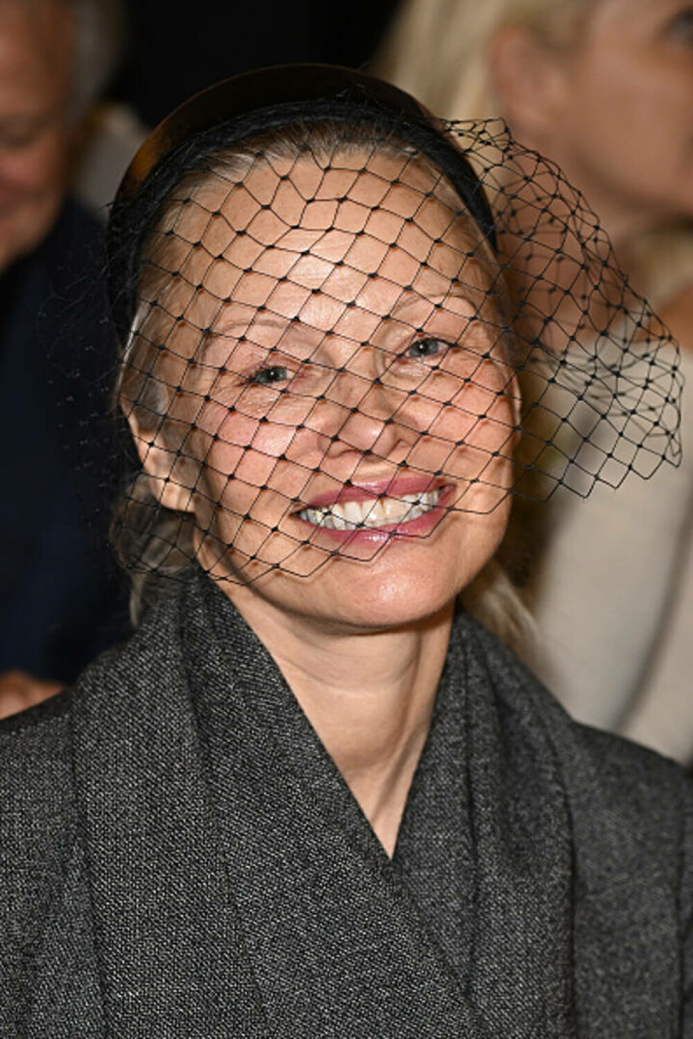 Pamela Anderson, apariție spectaculoasă la Paris Fashion Week. Actrița promovează frumusețea naturală. GALERIE FOTO - Imaginea 25
