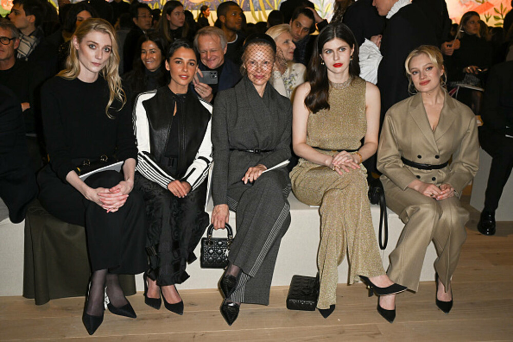 Pamela Anderson, apariție spectaculoasă la Paris Fashion Week. Actrița promovează frumusețea naturală. GALERIE FOTO - Imaginea 26