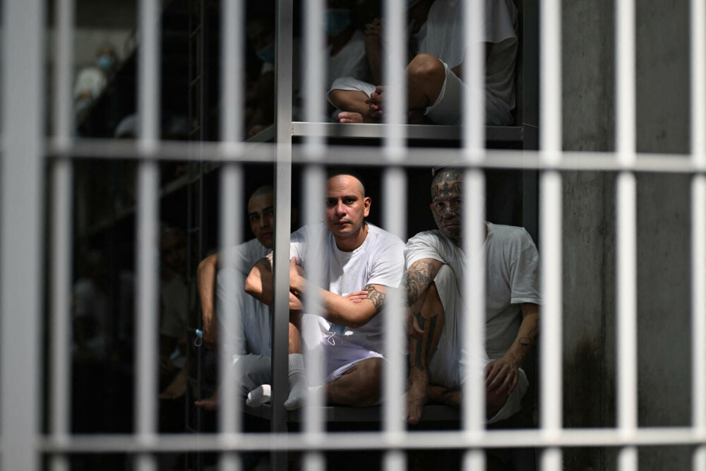 Imagini din închisoarea în care intri și nu mai știe nimeni de tine. Un deținut execută o pedeapsă de 1.500 de ani. FOTO - Imaginea 8