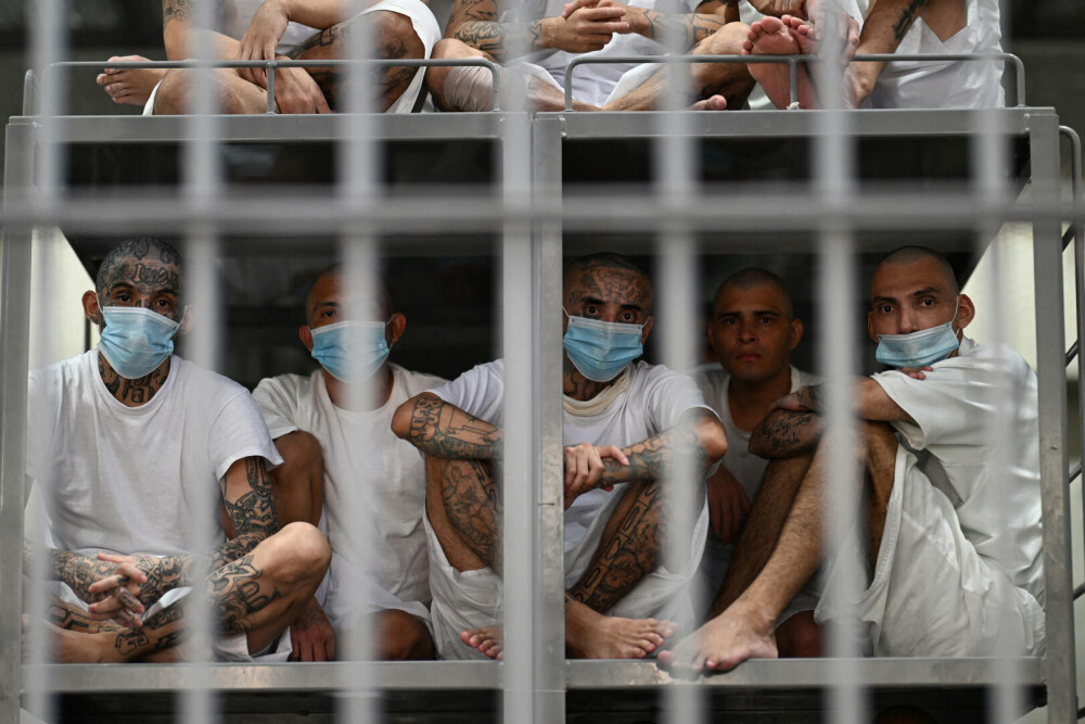 Imagini din închisoarea în care intri și nu mai știe nimeni de tine. Un deținut execută o pedeapsă de 1.500 de ani. FOTO - Imaginea 11