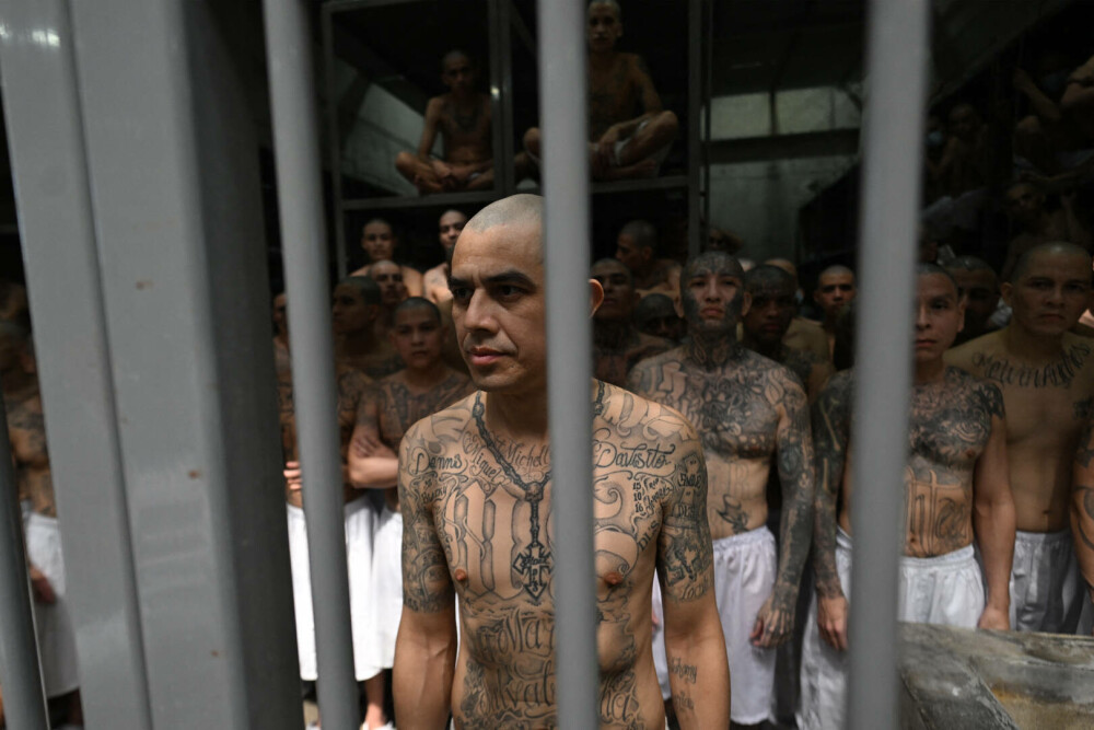 Imagini din închisoarea în care intri și nu mai știe nimeni de tine. Un deținut execută o pedeapsă de 1.500 de ani. FOTO - Imaginea 12