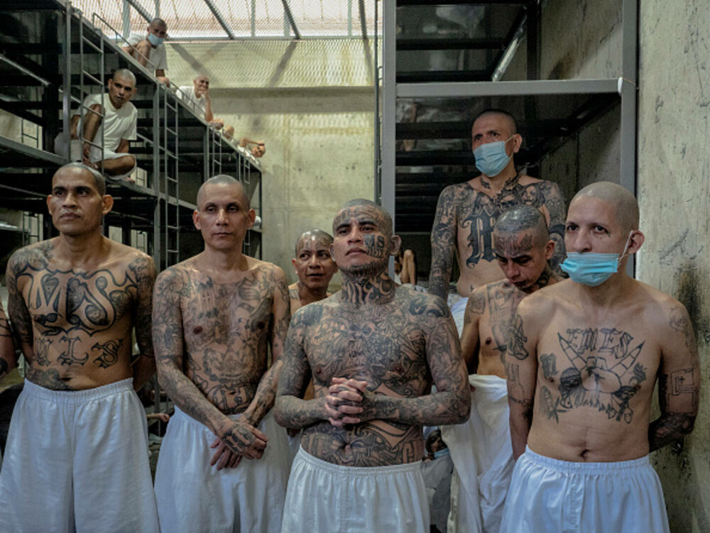 Imagini din închisoarea în care intri și nu mai știe nimeni de tine. Un deținut execută o pedeapsă de 1.500 de ani. FOTO - Imaginea 27
