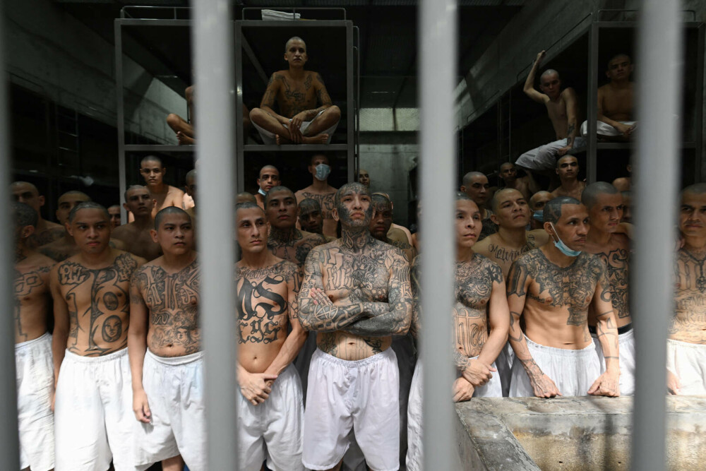 Imagini din închisoarea în care intri și nu mai știe nimeni de tine. Un deținut execută o pedeapsă de 1.500 de ani. FOTO - Imaginea 29