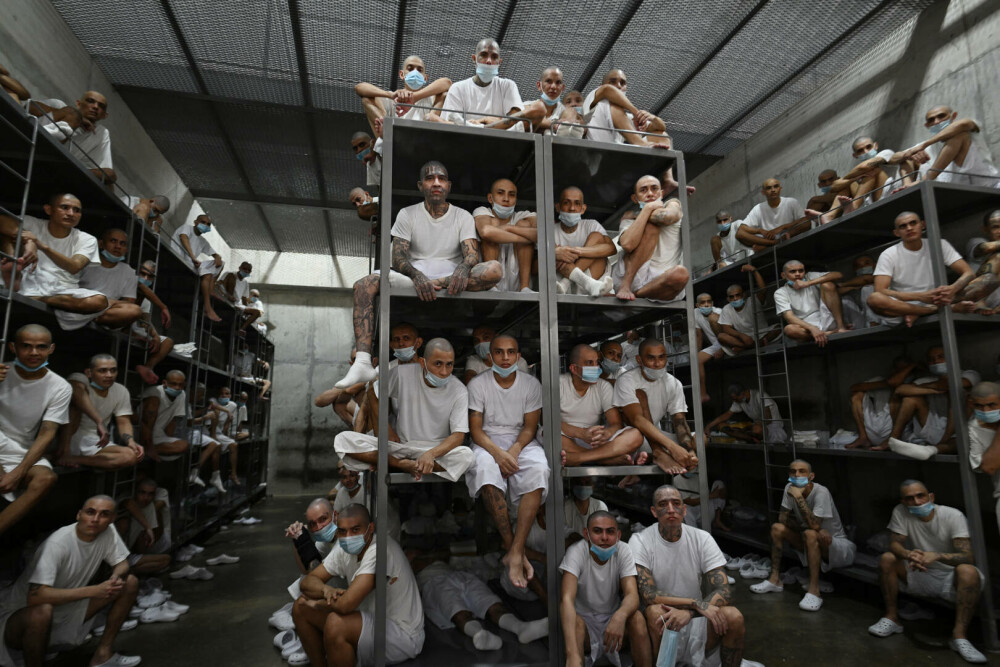 Imagini din închisoarea în care intri și nu mai știe nimeni de tine. Un deținut execută o pedeapsă de 1.500 de ani. FOTO - Imaginea 30