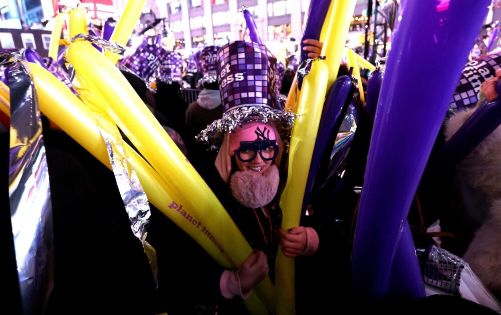 Times Square a strălucit de Anul Nou. Imagini inedite direct din mijlocul festivităților | GALERIE FOTO - Imaginea 9