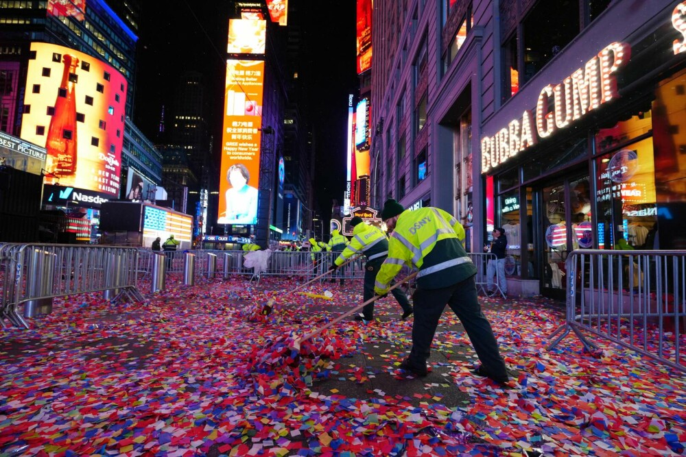 Times Square a strălucit de Anul Nou. Imagini inedite direct din mijlocul festivităților | GALERIE FOTO - Imaginea 19