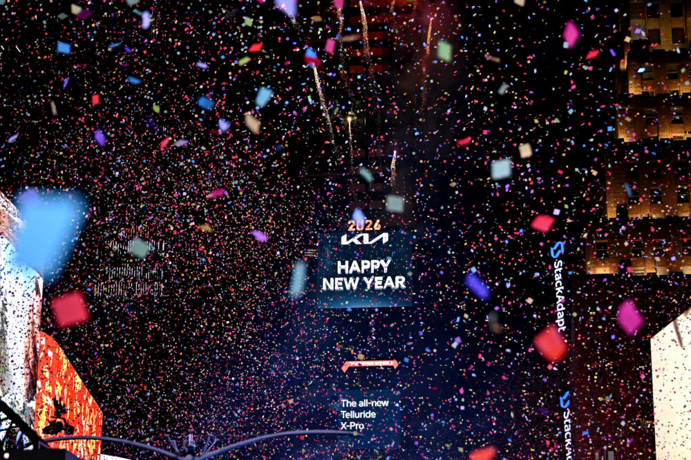 Times Square a strălucit de Anul Nou. Imagini inedite direct din mijlocul festivităților | GALERIE FOTO - Imaginea 24