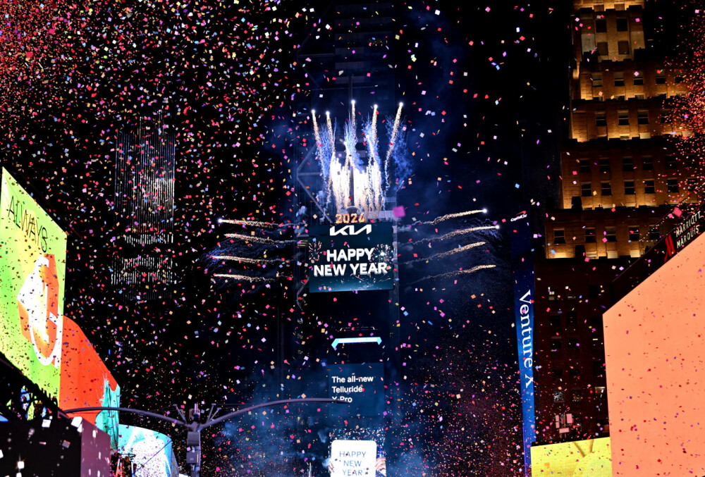 Times Square a strălucit de Anul Nou. Imagini inedite direct din mijlocul festivităților | GALERIE FOTO - Imaginea 26