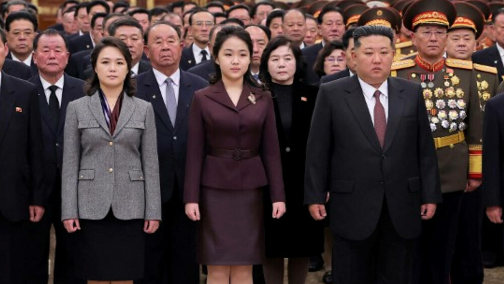 Kim Jong Un și-a scos fiica în lume. Imagini inedite surprinse cu Ju Ae în prima zi a anului | GALERIE FOTO - Imaginea 1