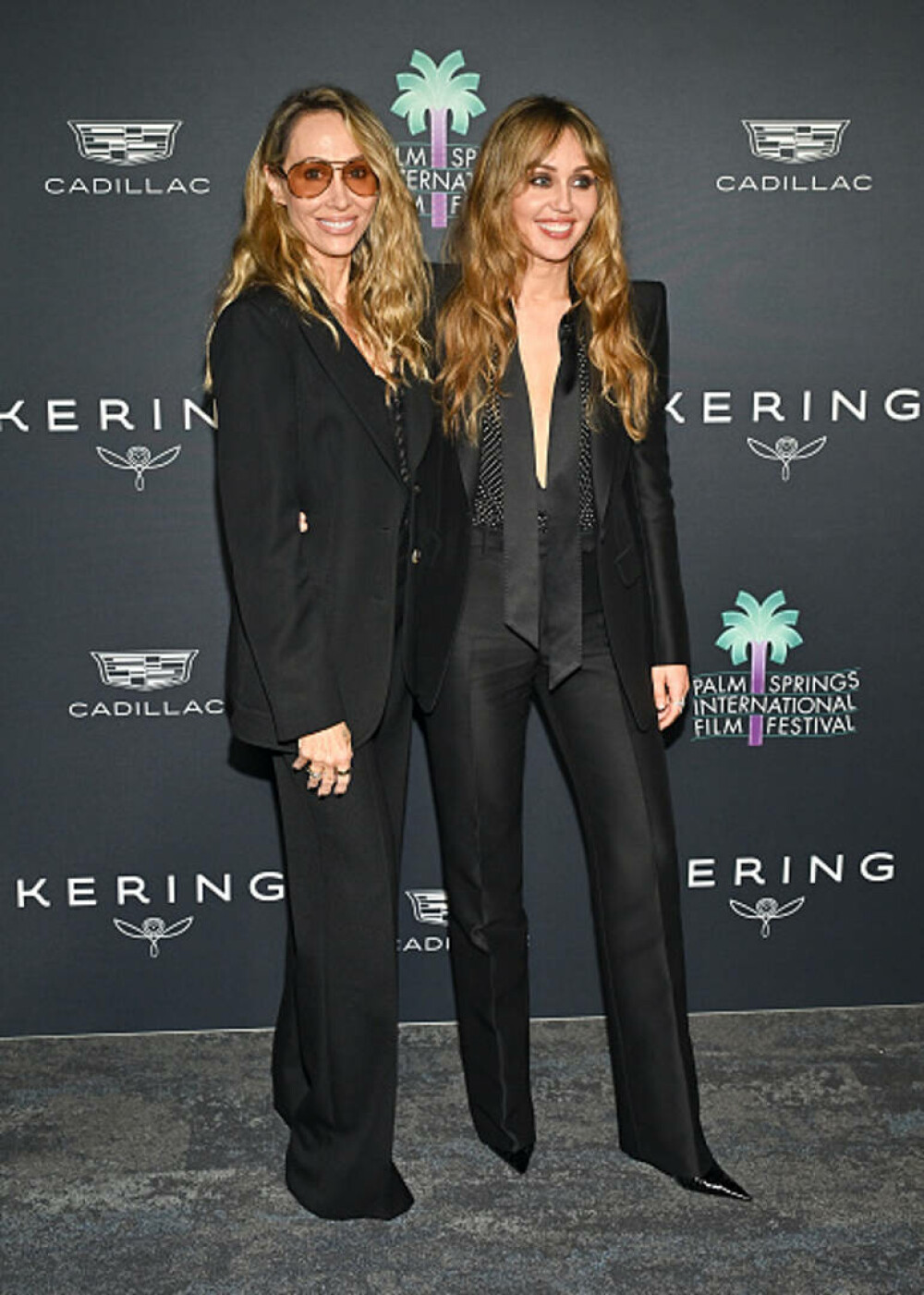 Miley Cyrus și mama ei au strălucit la Festivalul de Film de la Palm Springs. Cele două seamănă izbitor. GALERIE FOTO - Imaginea 2