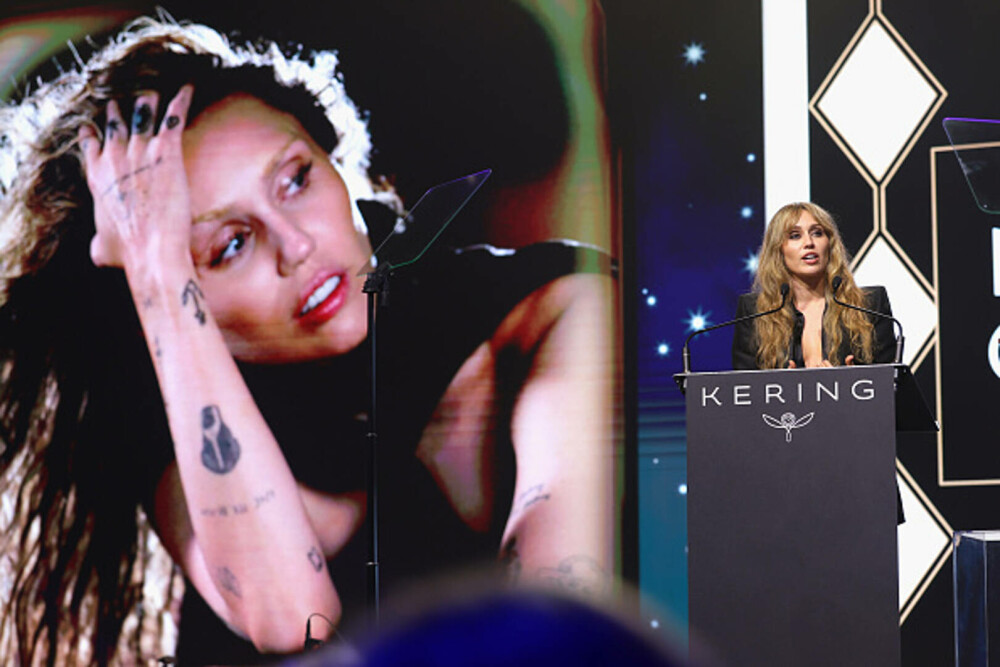 Miley Cyrus și mama ei au strălucit la Festivalul de Film de la Palm Springs. Cele două seamănă izbitor. GALERIE FOTO - Imaginea 15