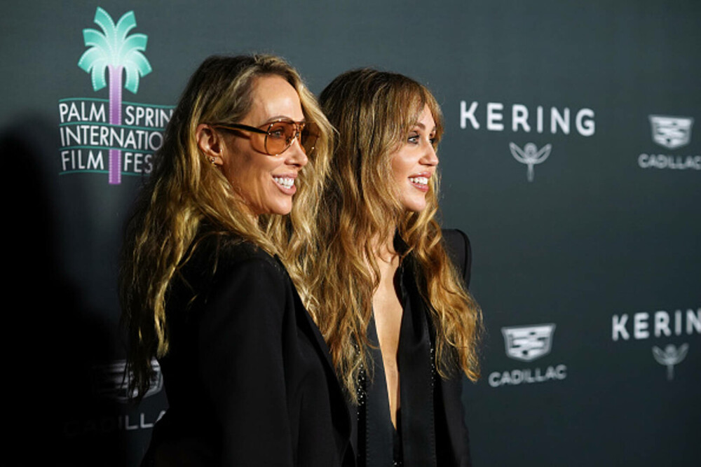 Miley Cyrus și mama ei au strălucit la Festivalul de Film de la Palm Springs. Cele două seamănă izbitor. GALERIE FOTO - Imaginea 16