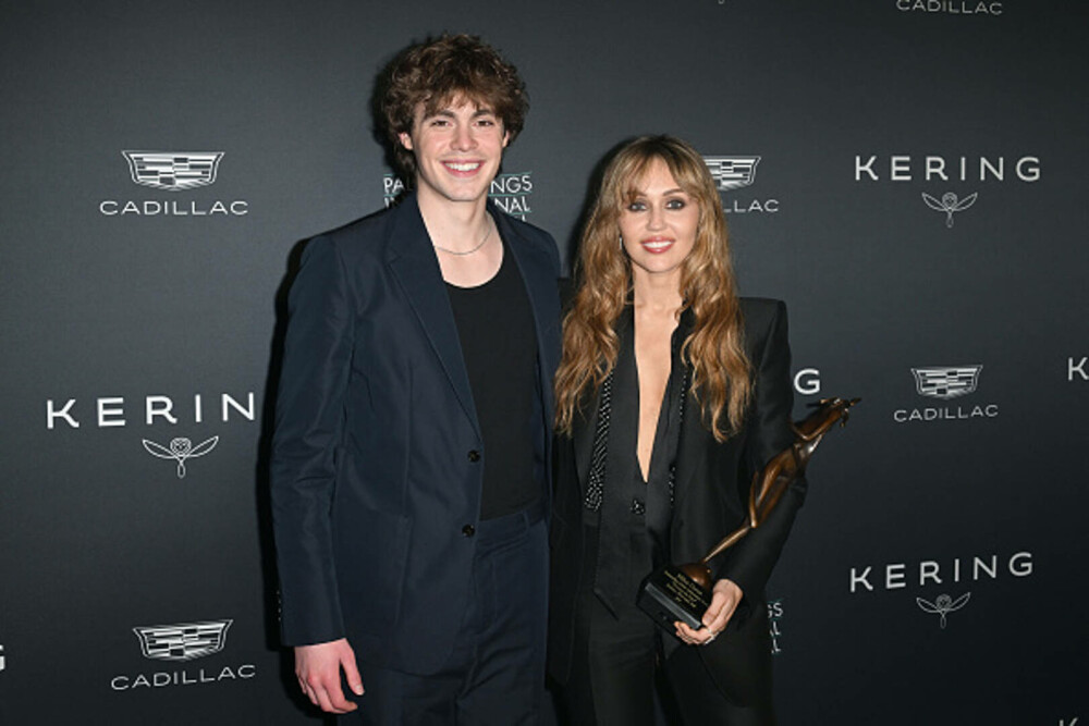 Miley Cyrus și mama ei au strălucit la Festivalul de Film de la Palm Springs. Cele două seamănă izbitor. GALERIE FOTO - Imaginea 19